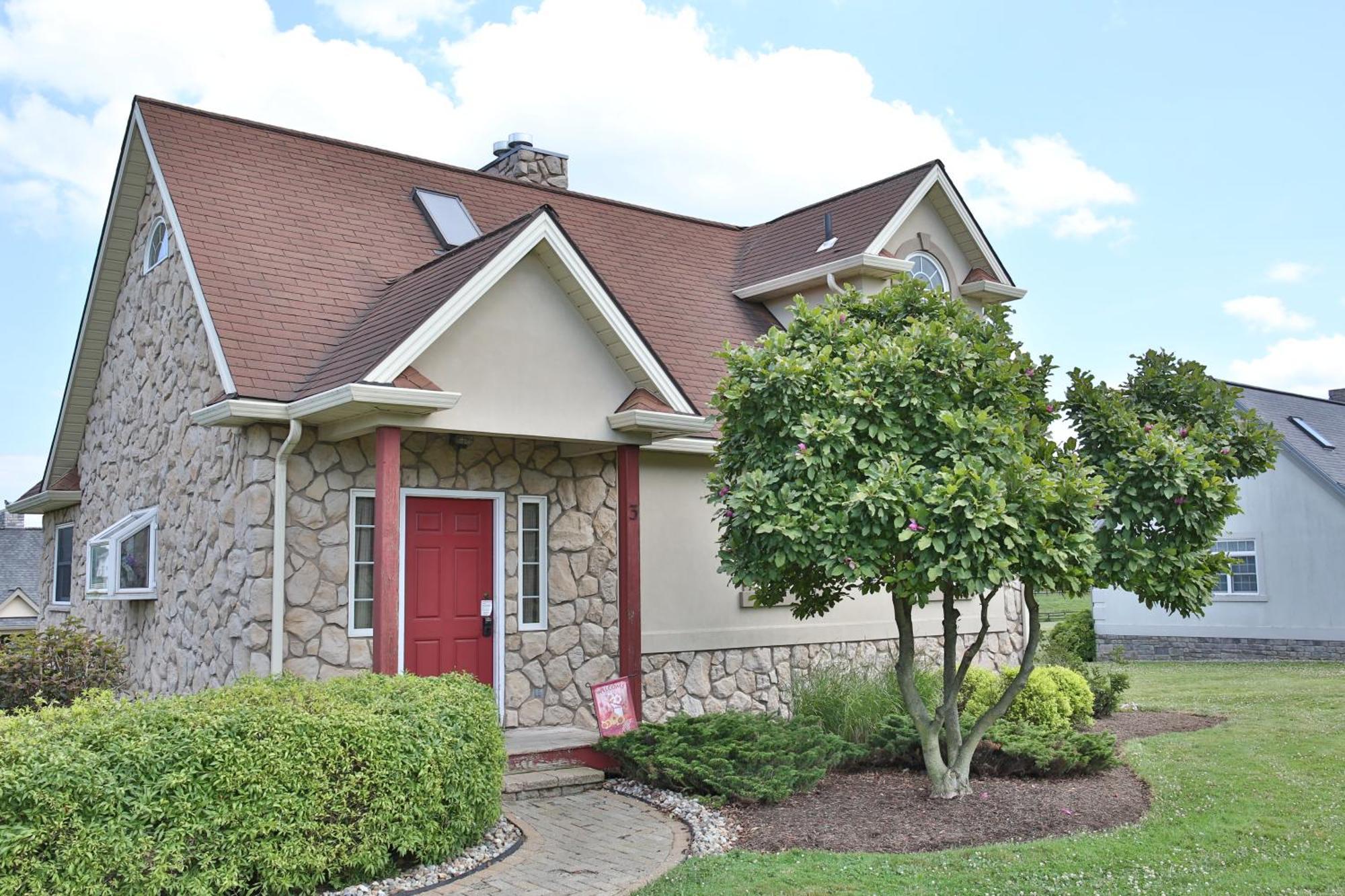 Premier Cottages By Amish Country Lodging Berlin Exterior photo